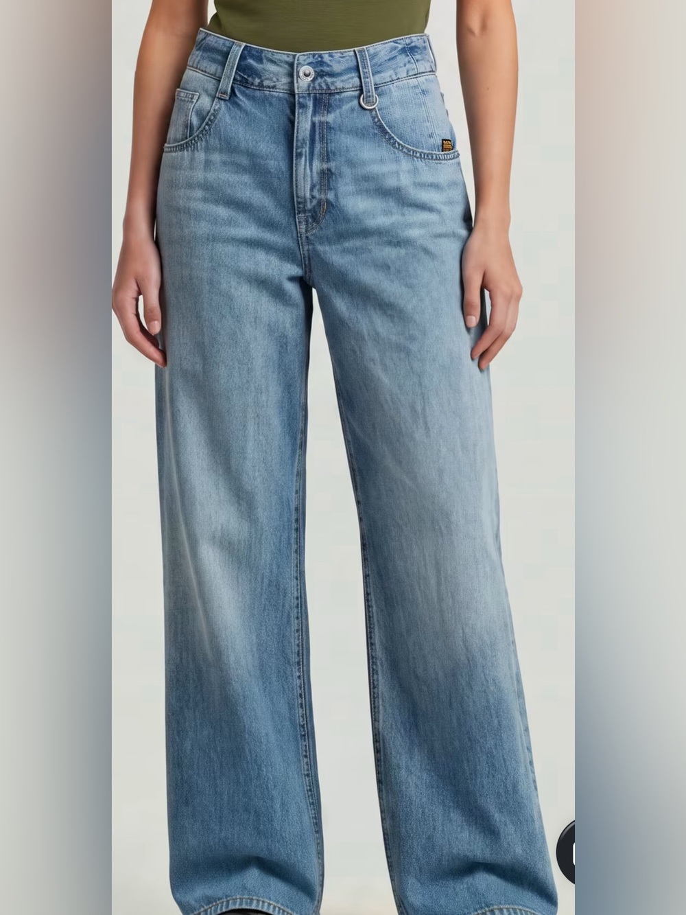 Light Wash Wide-Leg Skater High Loose Women’s Jeans Sz. 28